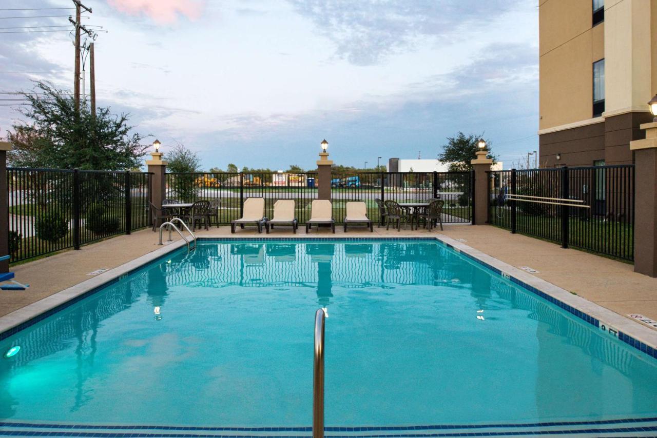 Hampton Inn And Suites Hutto Exterior foto